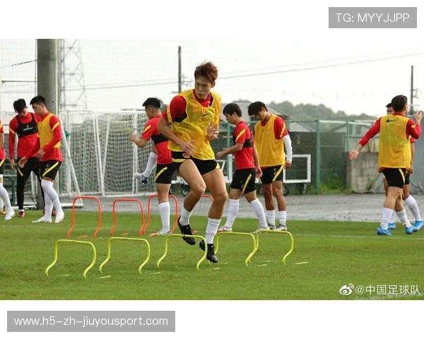 国足球员恢复训练状态良好，国足32名球员全部参加赛前官方训练